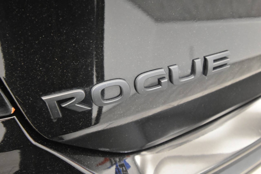 2018 Nissan Rogue SV AWD Midnight Edition, Black, Mileage: 87,892 - photo 30