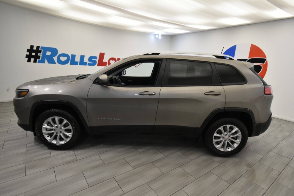 2021 Jeep Cherokee Latitude, Tan, Mileage: 73,839 - photo 1