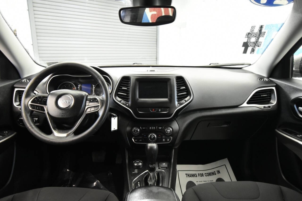 2021 Jeep Cherokee Latitude, Tan, Mileage: 73,839 - photo 17