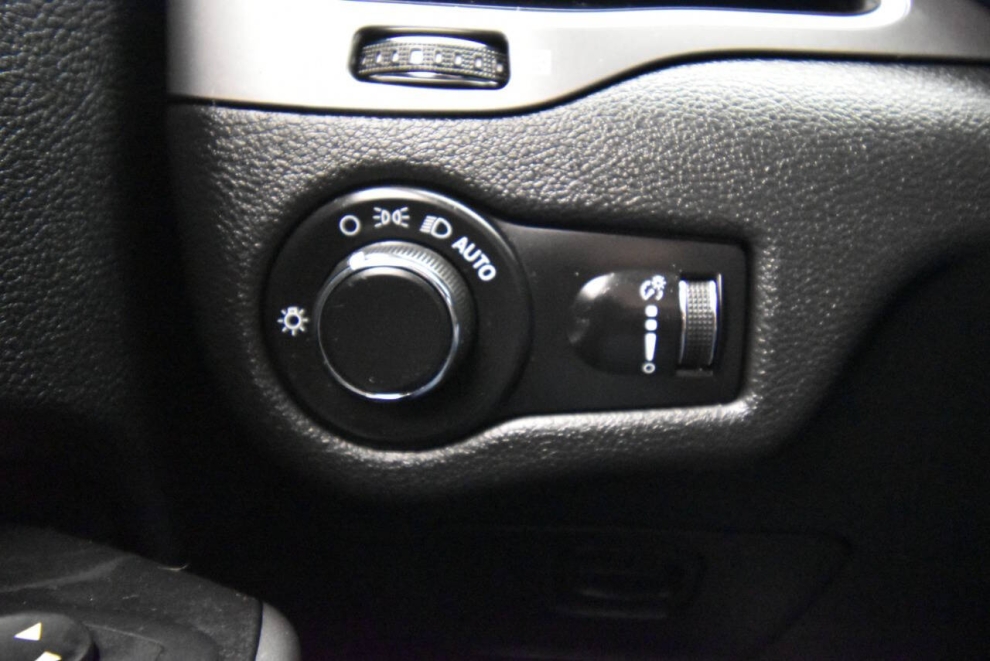 2021 Jeep Cherokee Latitude, Tan, Mileage: 73,839 - photo 26