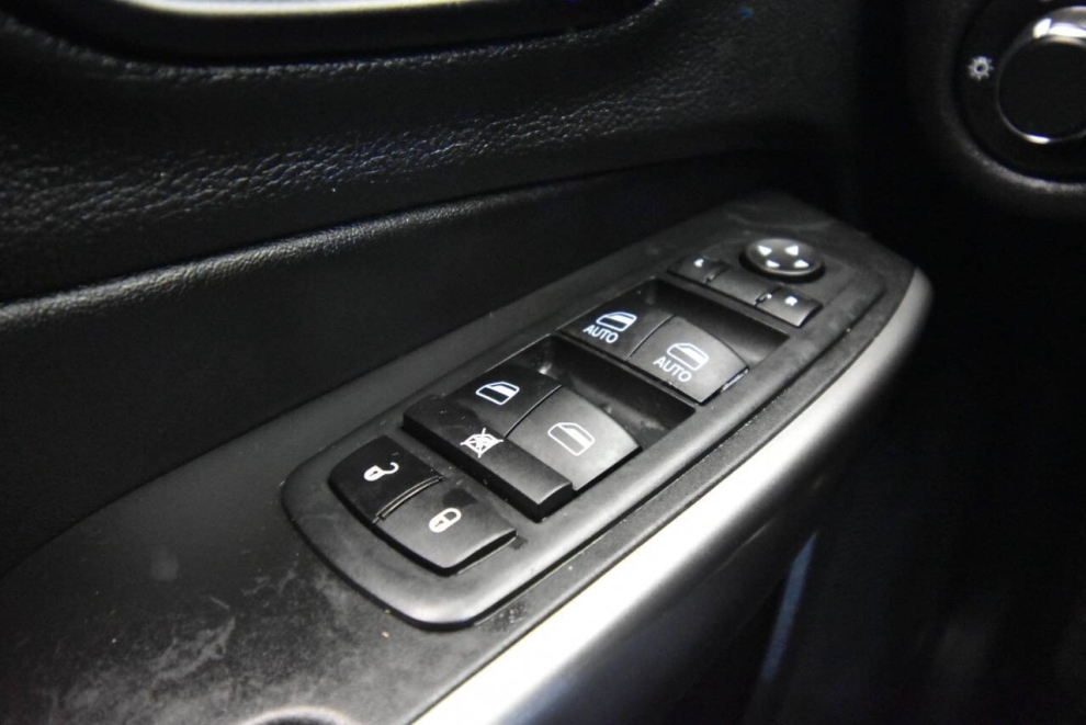 2021 Jeep Cherokee Latitude, Tan, Mileage: 73,839 - photo 27