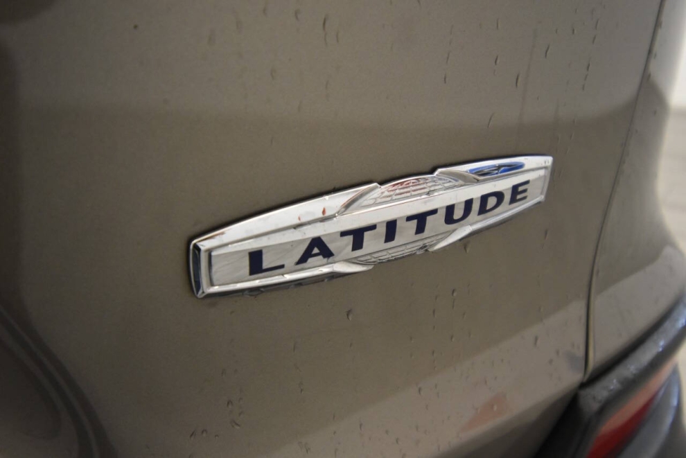 2021 Jeep Cherokee Latitude, Tan, Mileage: 73,839 - photo 30