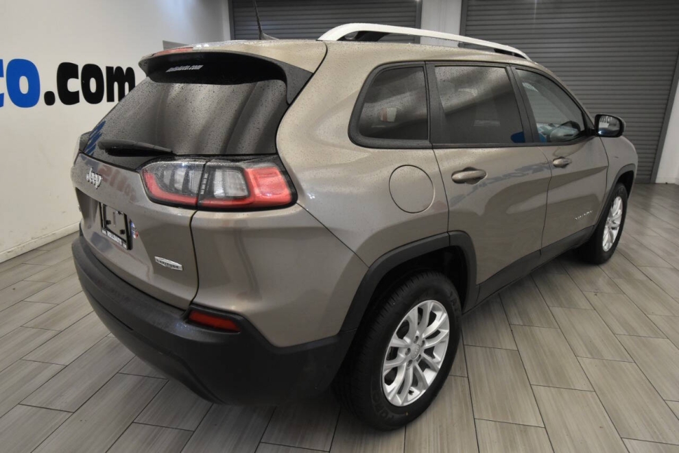 2021 Jeep Cherokee Latitude, Tan, Mileage: 73,839 - photo 4