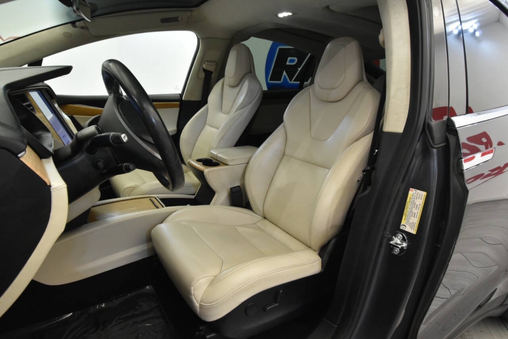 2018 Tesla Model X 75d, Gray, Mileage: 84,491 - photo 10
