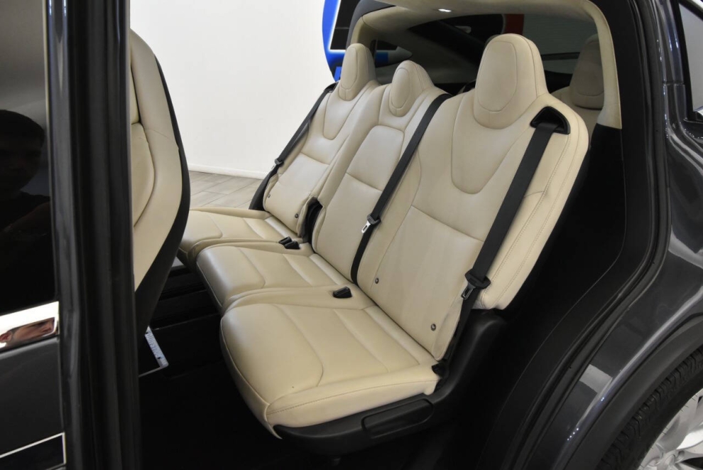 2018 Tesla Model X 75d, Gray, Mileage: 84,491 - photo 13