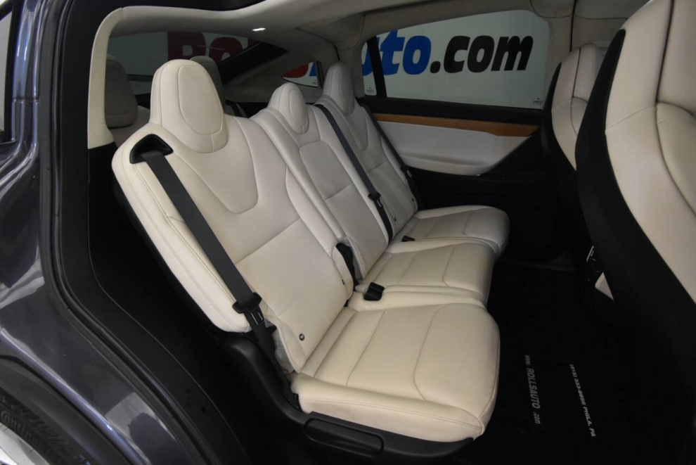 2018 Tesla Model X 75d, Gray, Mileage: 84,491 - photo 17