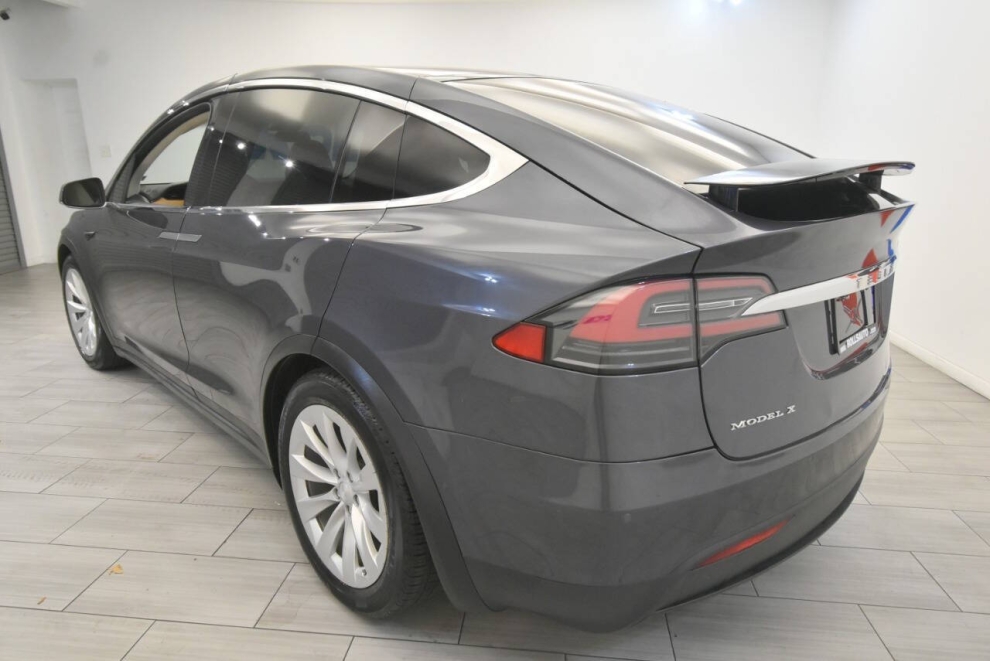 2018 Tesla Model X 75d, Gray, Mileage: 84,491 - photo 2