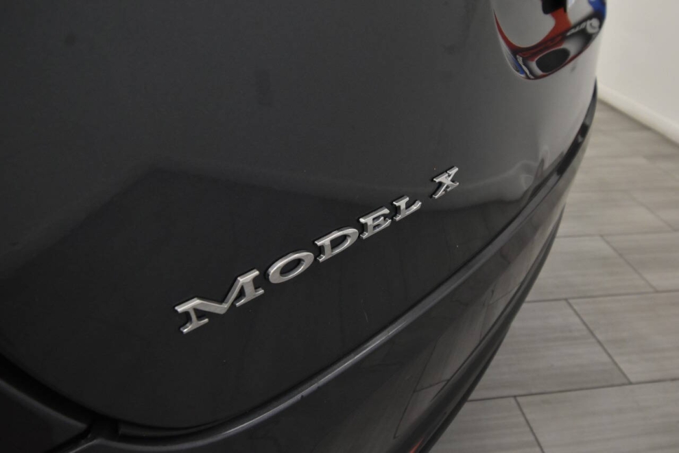 2018 Tesla Model X 75d, Gray, Mileage: 84,491 - photo 28