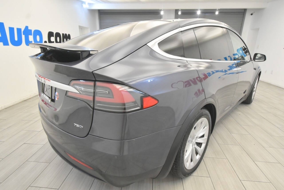2018 Tesla Model X 75d, Gray, Mileage: 84,491 - photo 4