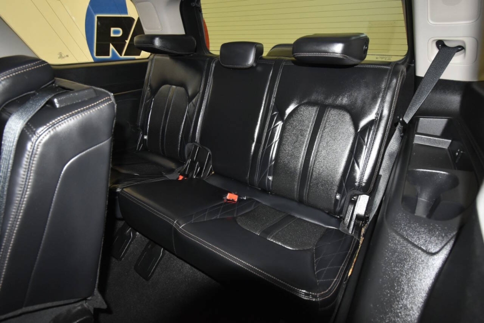 2019 Ford Expedition Platinum 4x4 4dr SUV, White, Mileage: 94,047 - photo 16