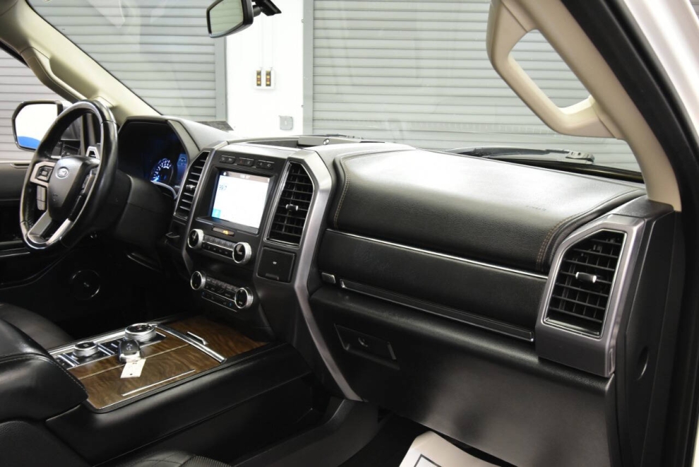 2019 Ford Expedition Platinum 4x4 4dr SUV, White, Mileage: 94,047 - photo 18