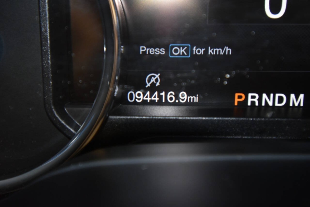 2019 Ford Expedition Platinum 4x4 4dr SUV, White, Mileage: 94,047 - photo 35