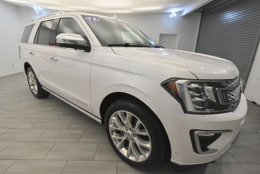 2019 Ford Expedition Platinum 4x4 4dr SUV, White, Mileage: 94,047 - photo 6