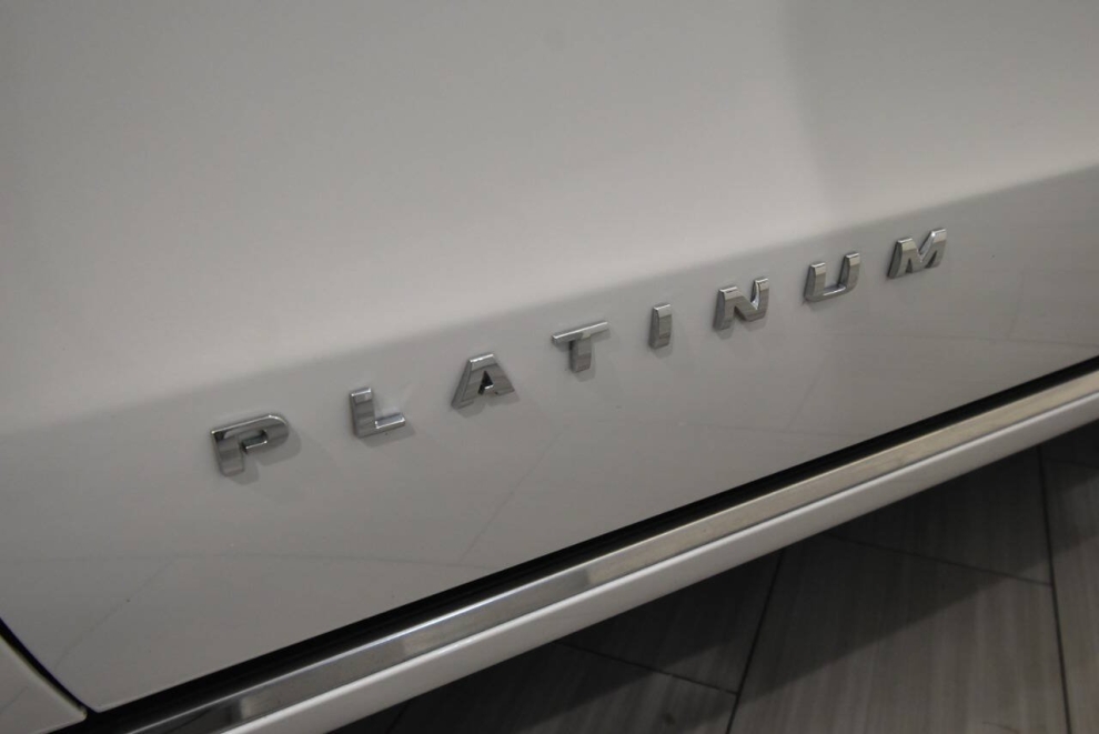 2019 Ford Expedition Platinum 4x4 4dr SUV, White, Mileage: 94,047 - photo 9