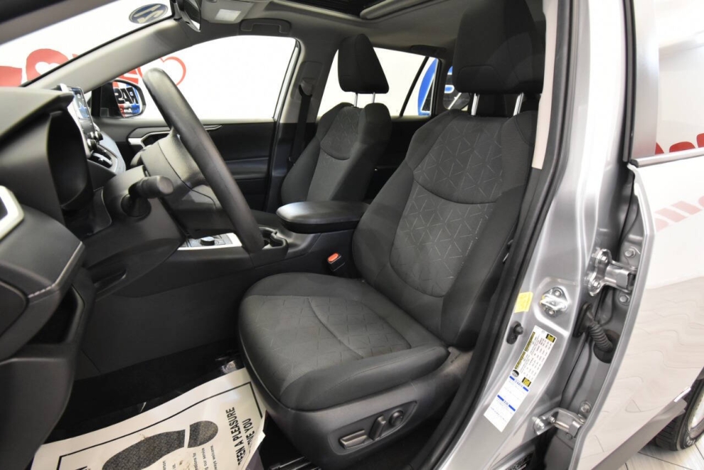 2021 Toyota RAV4 Hybrid XLE AWD 4dr SUV, Silver, Mileage: 39,291 - photo 10
