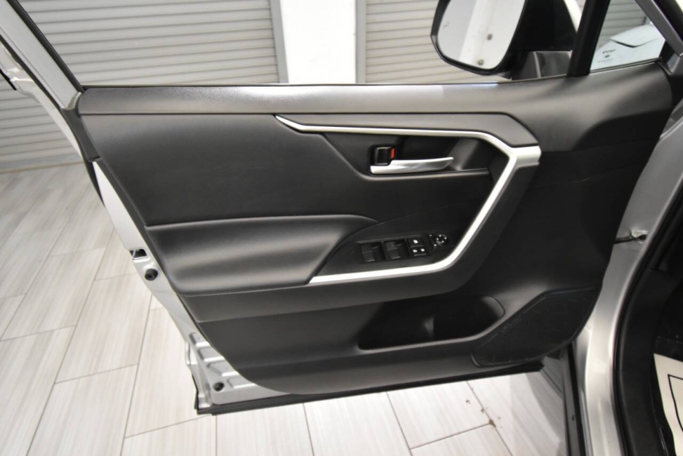 2021 Toyota RAV4 Hybrid XLE AWD 4dr SUV, Silver, Mileage: 39,291 - photo 12