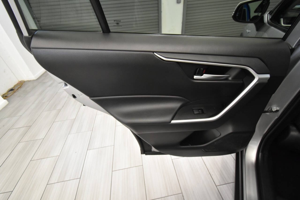 2021 Toyota RAV4 Hybrid XLE AWD 4dr SUV, Silver, Mileage: 39,291 - photo 14