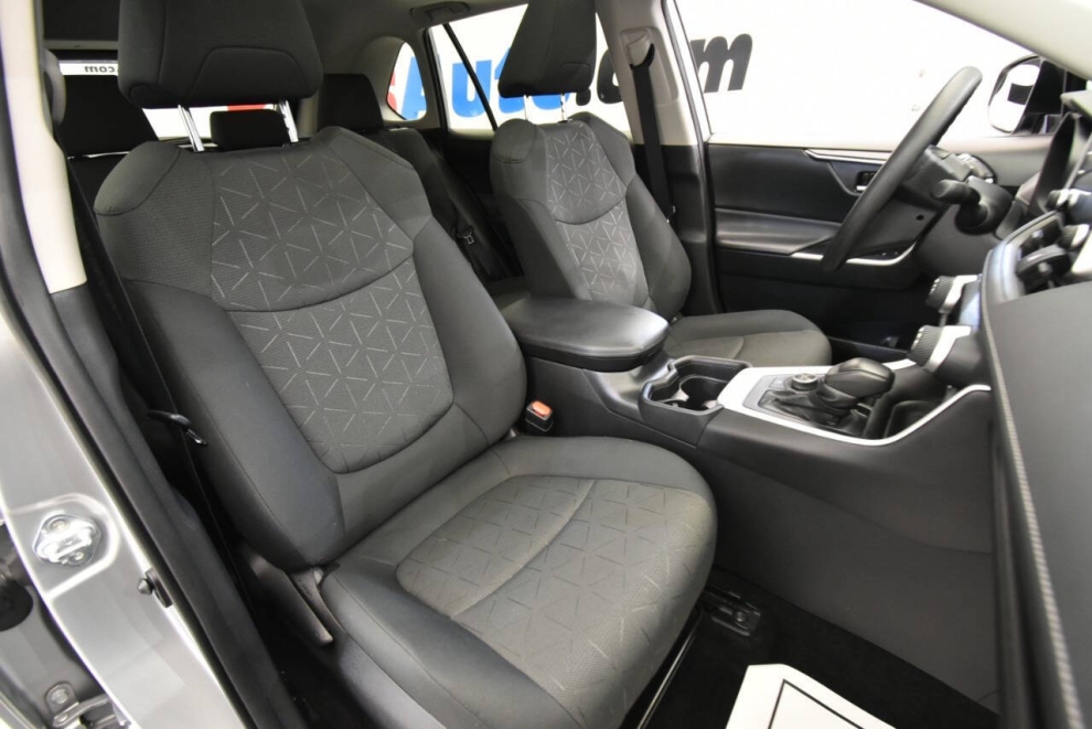 2021 Toyota RAV4 Hybrid XLE AWD 4dr SUV, Silver, Mileage: 39,291 - photo 16