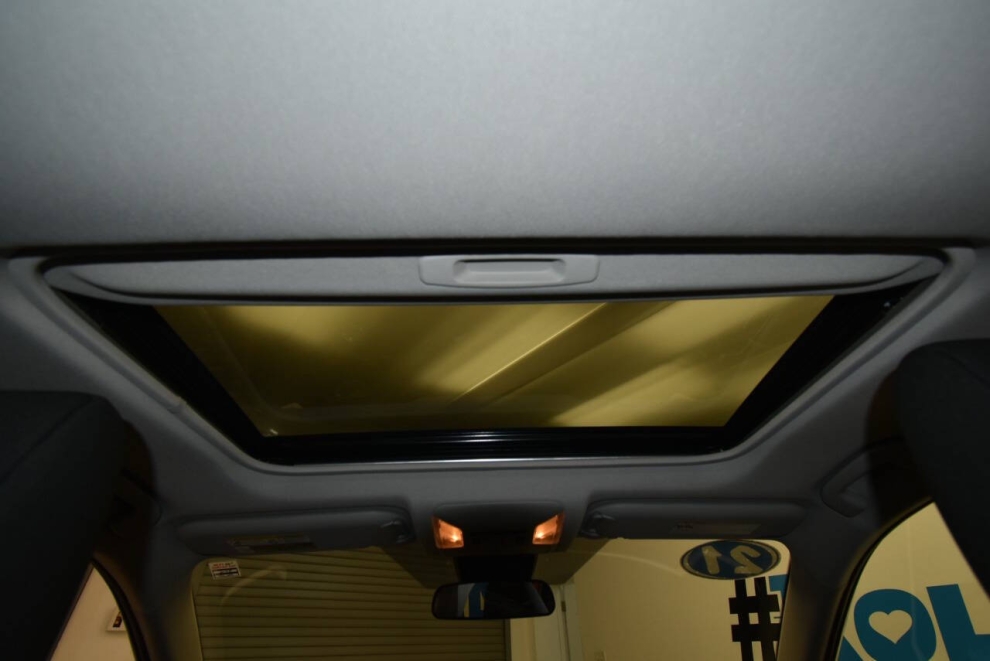 2021 Toyota RAV4 Hybrid XLE AWD 4dr SUV, Silver, Mileage: 39,291 - photo 18
