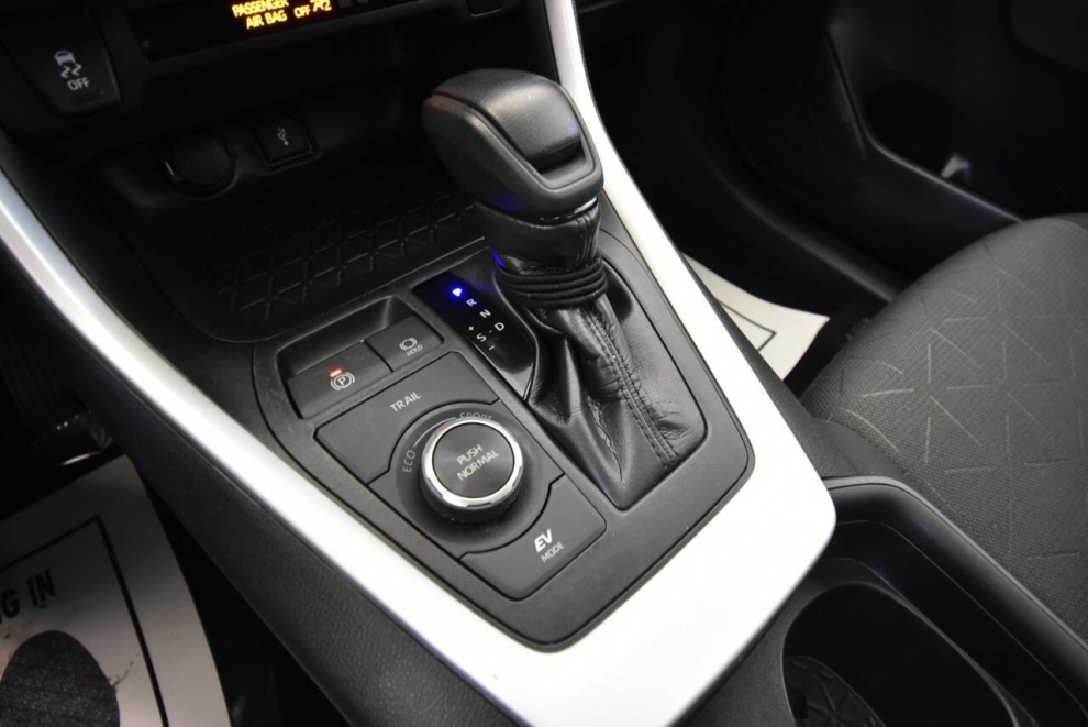 2021 Toyota RAV4 Hybrid XLE AWD 4dr SUV, Silver, Mileage: 39,291 - photo 21