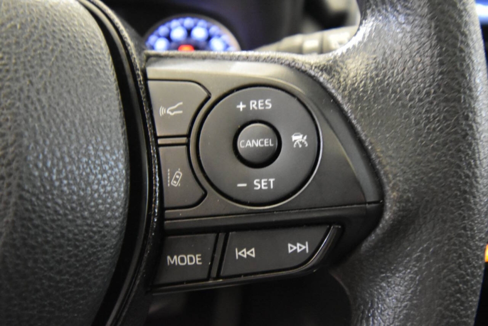 2021 Toyota RAV4 Hybrid XLE AWD 4dr SUV, Silver, Mileage: 39,291 - photo 27