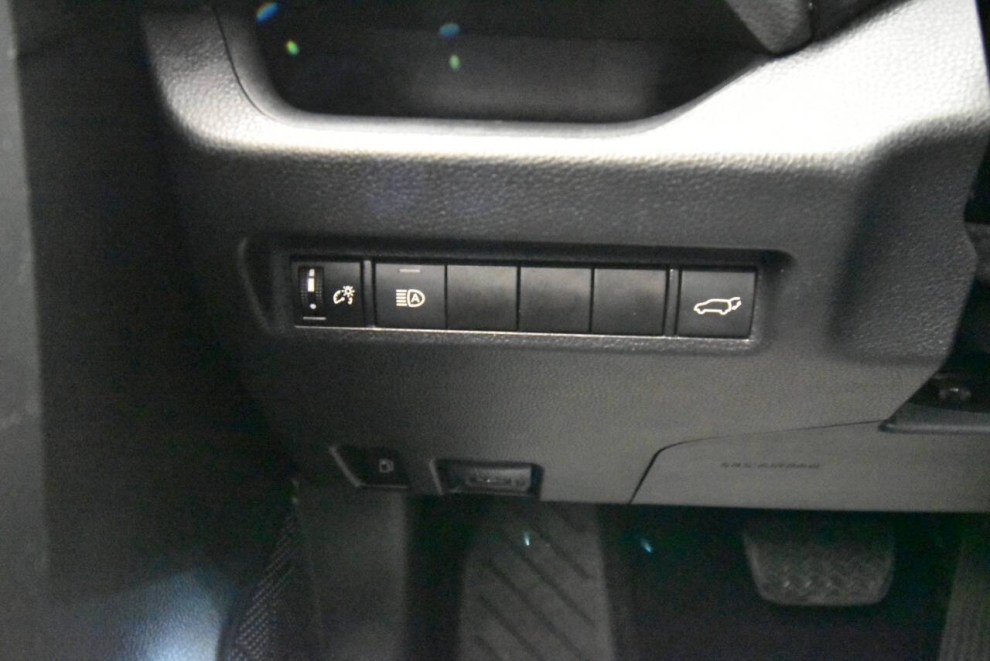 2021 Toyota RAV4 Hybrid XLE AWD 4dr SUV, Silver, Mileage: 39,291 - photo 29