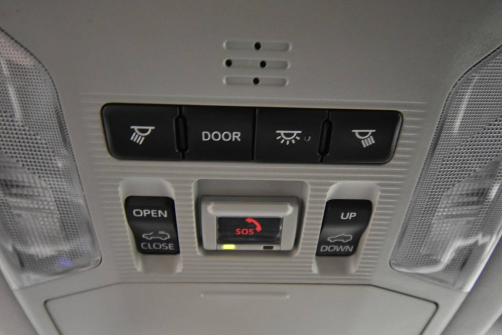 2021 Toyota RAV4 Hybrid XLE AWD 4dr SUV, Silver, Mileage: 39,291 - photo 31