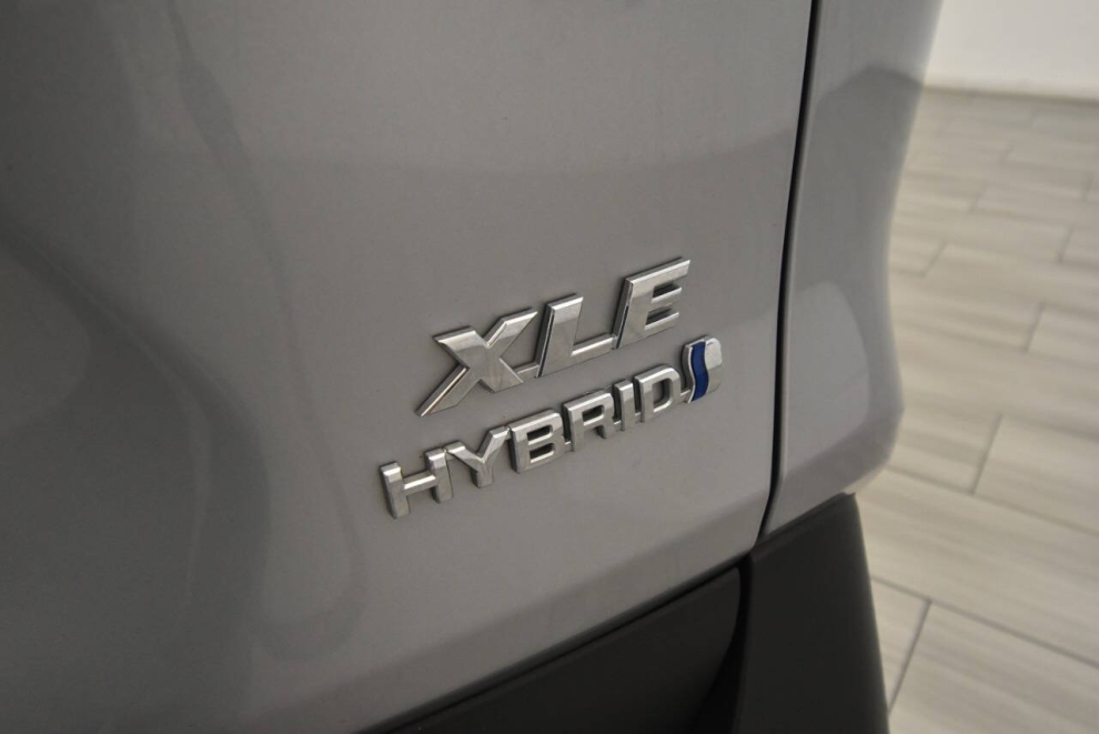 2021 Toyota RAV4 Hybrid XLE AWD 4dr SUV, Silver, Mileage: 39,291 - photo 34