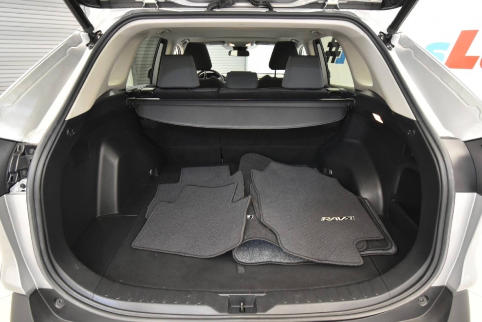 2021 Toyota RAV4 Hybrid XLE AWD 4dr SUV, Silver, Mileage: 39,291 - photo 35