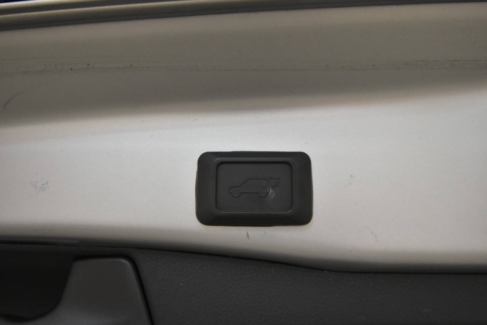 2021 Toyota RAV4 Hybrid XLE AWD 4dr SUV, Silver, Mileage: 39,291 - photo 36