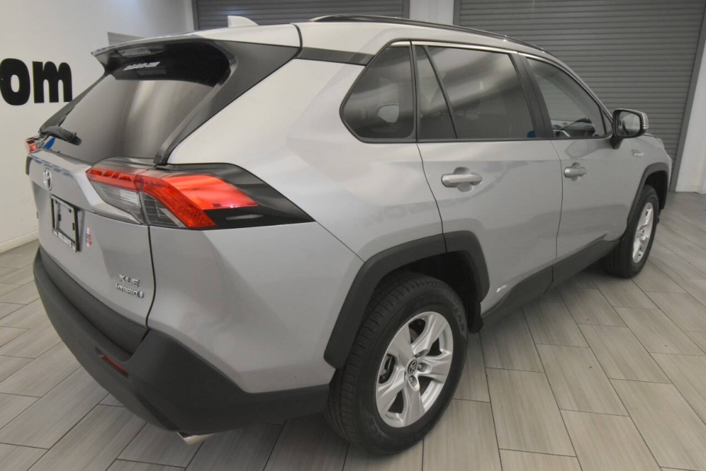 2021 Toyota RAV4 Hybrid XLE AWD 4dr SUV, Silver, Mileage: 39,291 - photo 4