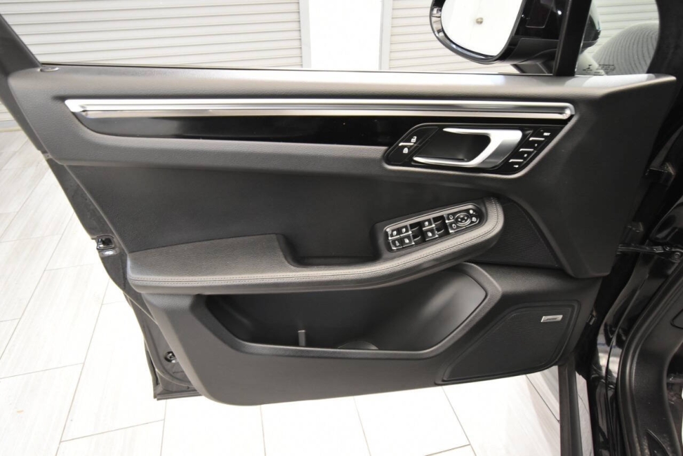 2021 Porsche Macan Base AWD 4dr SUV, Black, Mileage: 87,858 - photo 11