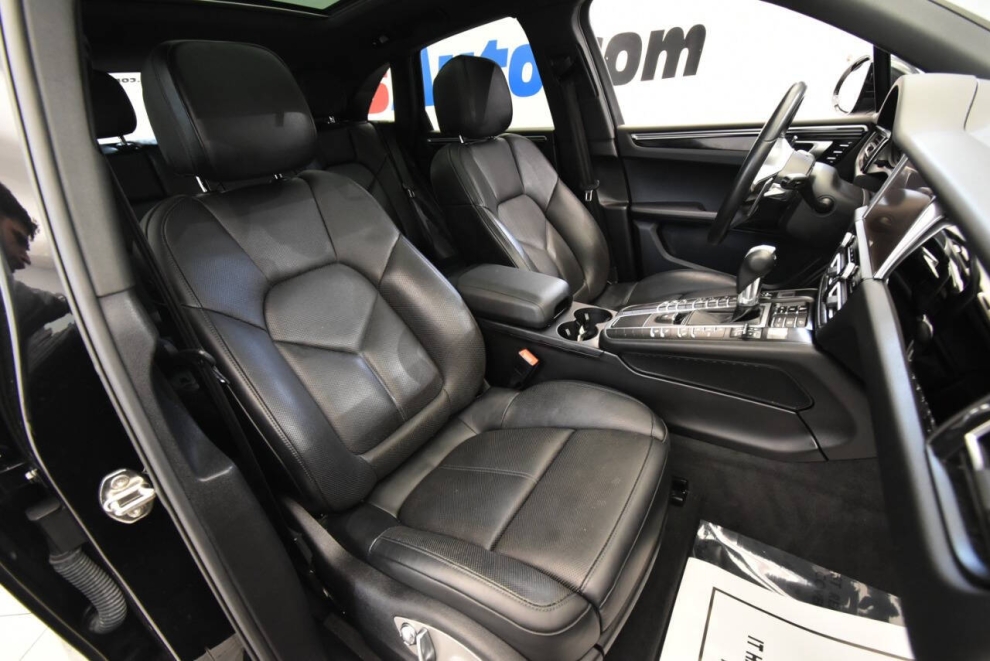 2021 Porsche Macan Base AWD 4dr SUV, Black, Mileage: 87,858 - photo 15