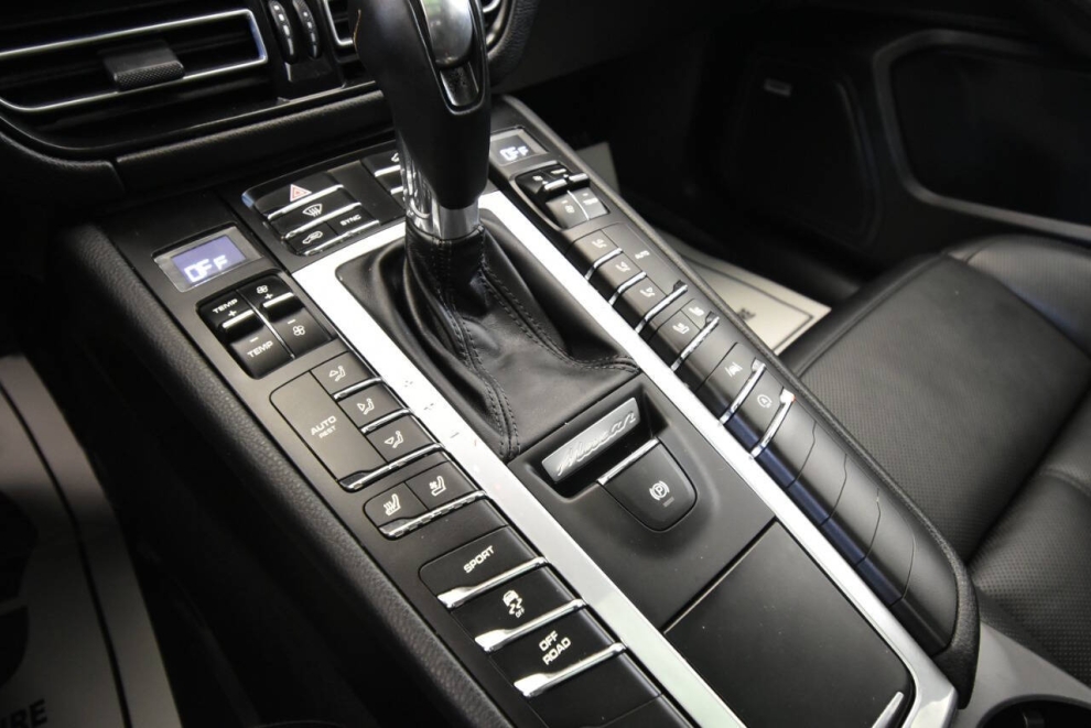2021 Porsche Macan Base AWD 4dr SUV, Black, Mileage: 87,858 - photo 19