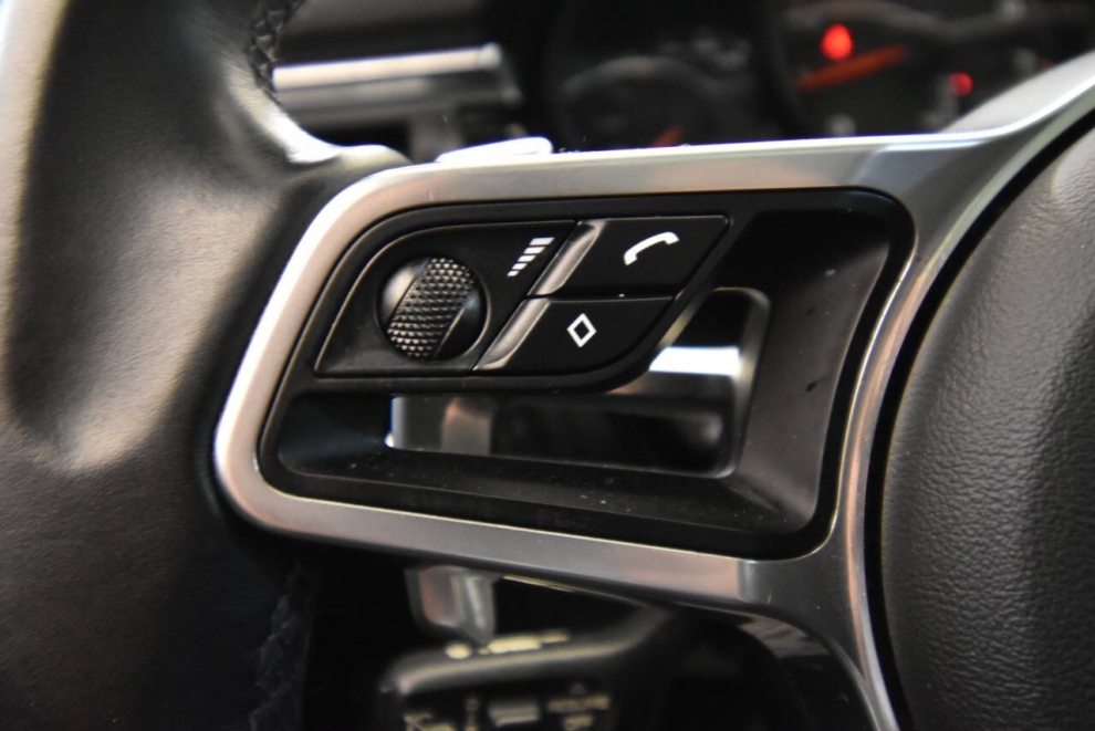2021 Porsche Macan Base AWD 4dr SUV, Black, Mileage: 87,858 - photo 24