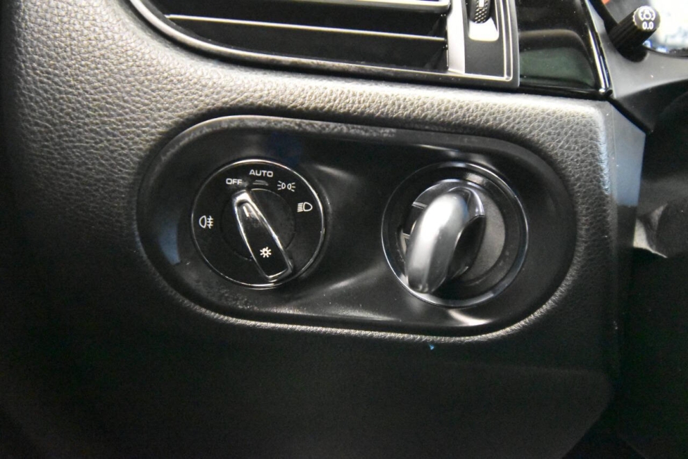 2021 Porsche Macan Base AWD 4dr SUV, Black, Mileage: 87,858 - photo 26