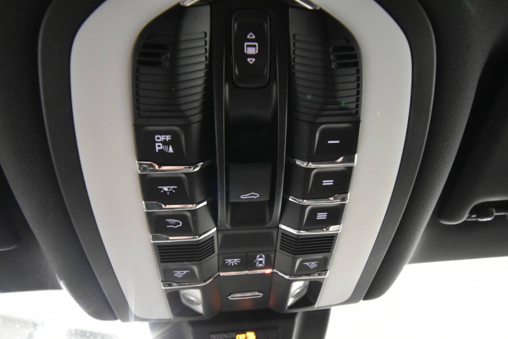 2021 Porsche Macan Base AWD 4dr SUV, Black, Mileage: 87,858 - photo 28