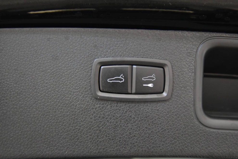 2021 Porsche Macan Base AWD 4dr SUV, Black, Mileage: 87,858 - photo 32