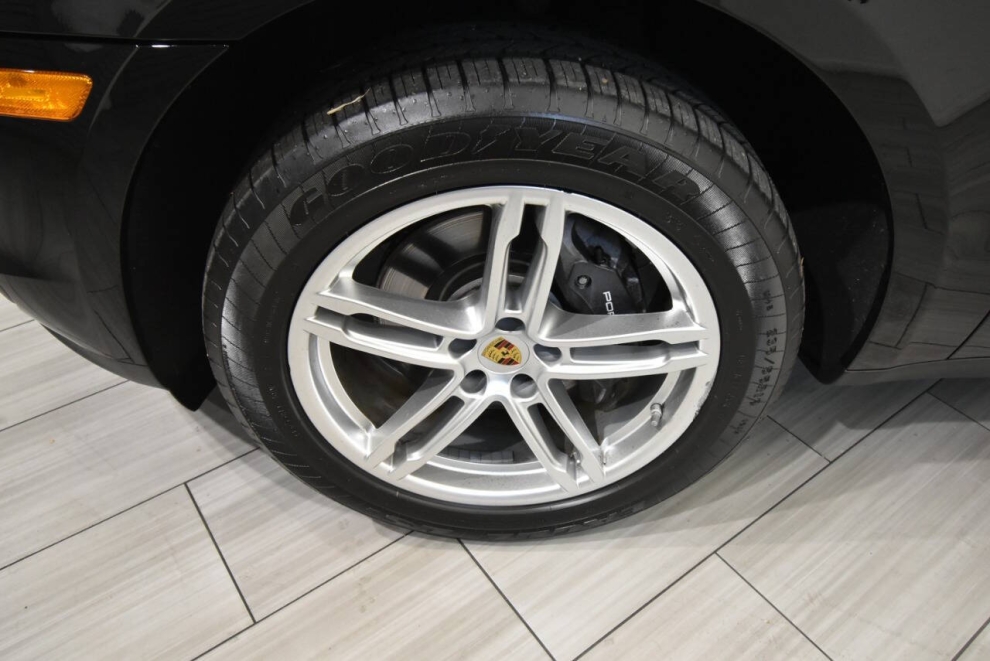 2021 Porsche Macan Base AWD 4dr SUV, Black, Mileage: 87,858 - photo 8