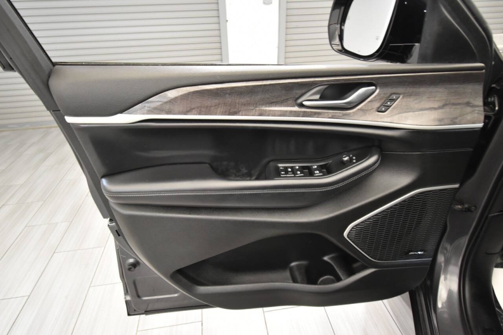 2021 Jeep Grand Cherokee L Limited 4x4 4dr SUV, Gray, Mileage: 51,493 - photo 11