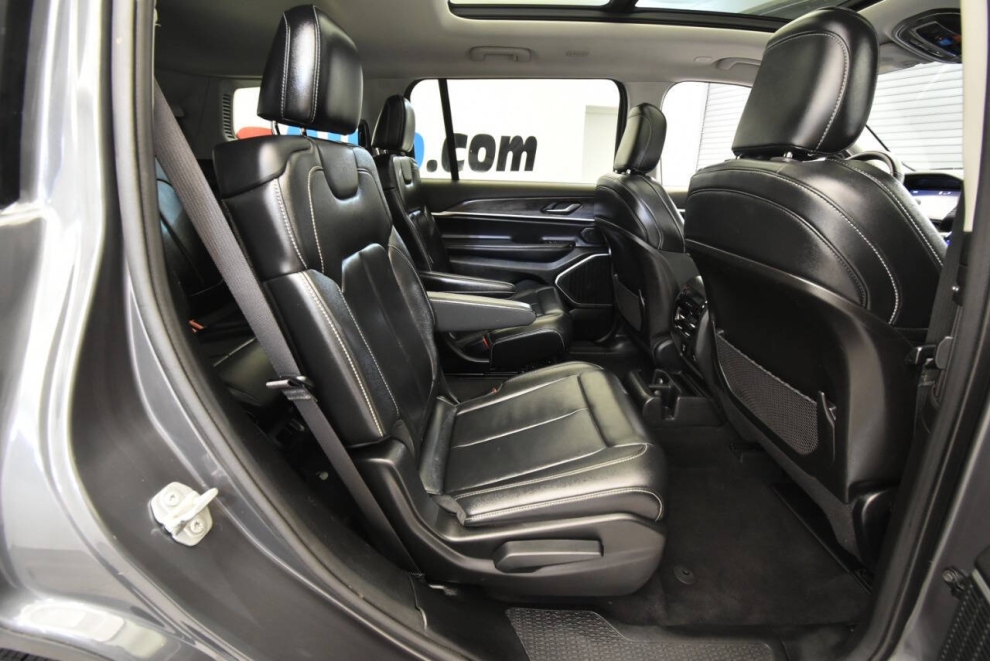 2021 Jeep Grand Cherokee L Limited 4x4 4dr SUV, Gray, Mileage: 51,493 - photo 17
