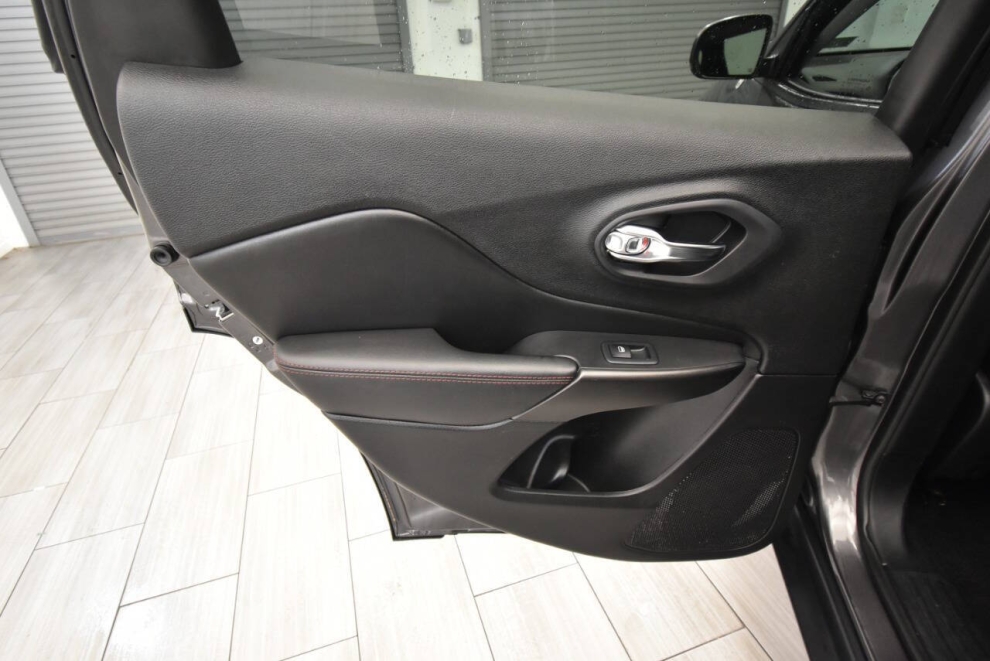 2020 Jeep Cherokee Trailhawk, Gray, Mileage: 61,100 - photo 13