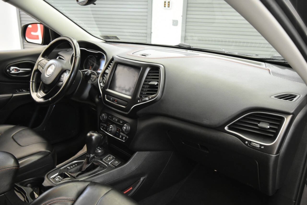 2020 Jeep Cherokee Trailhawk, Gray, Mileage: 61,100 - photo 14
