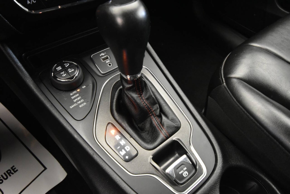 2020 Jeep Cherokee Trailhawk, Gray, Mileage: 61,100 - photo 19