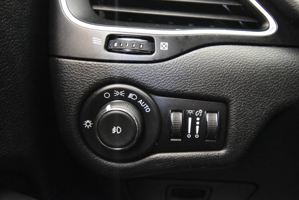 2020 Jeep Cherokee Trailhawk, Gray, Mileage: 61,100 - photo 27