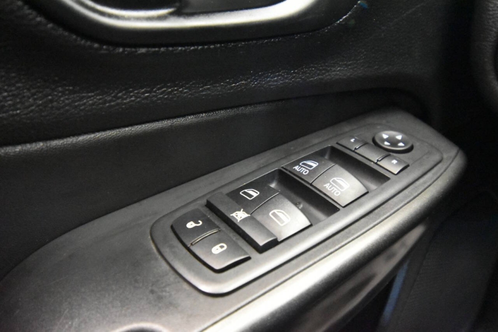 2020 Jeep Cherokee Trailhawk, Gray, Mileage: 61,100 - photo 28