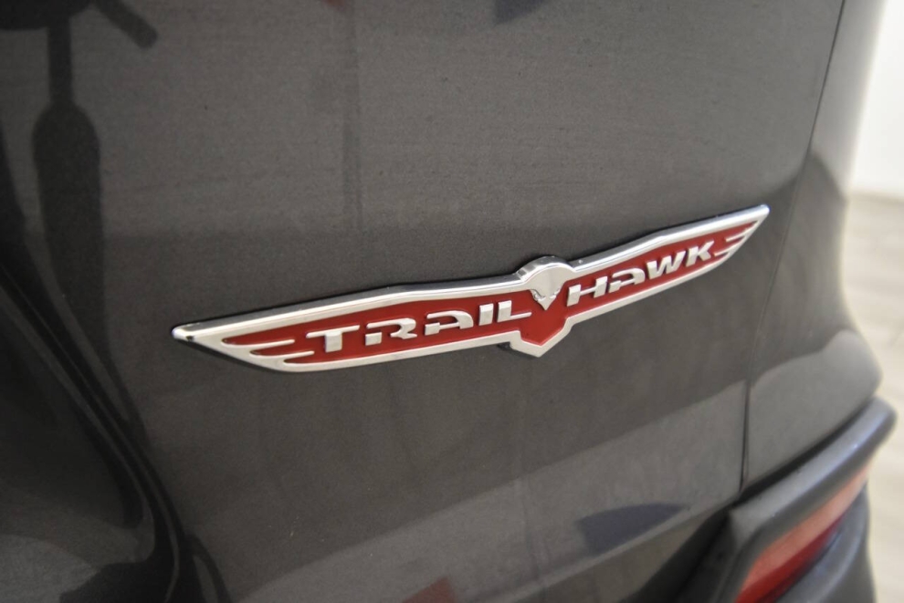 2020 Jeep Cherokee Trailhawk, Gray, Mileage: 61,100 - photo 30