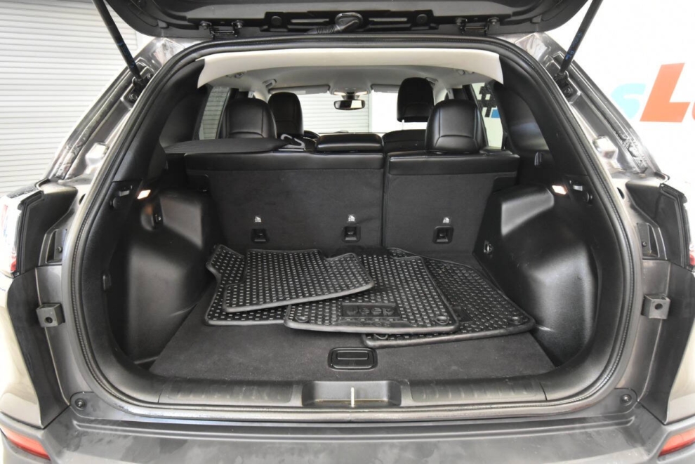 2020 Jeep Cherokee Trailhawk, Gray, Mileage: 61,100 - photo 31