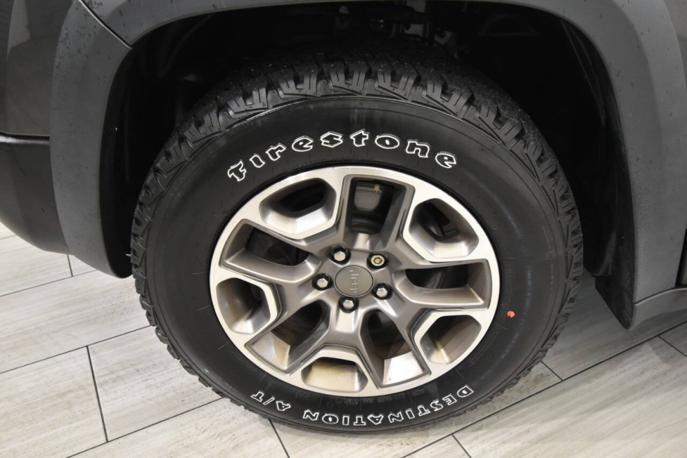 2020 Jeep Cherokee Trailhawk, Gray, Mileage: 61,100 - photo 8