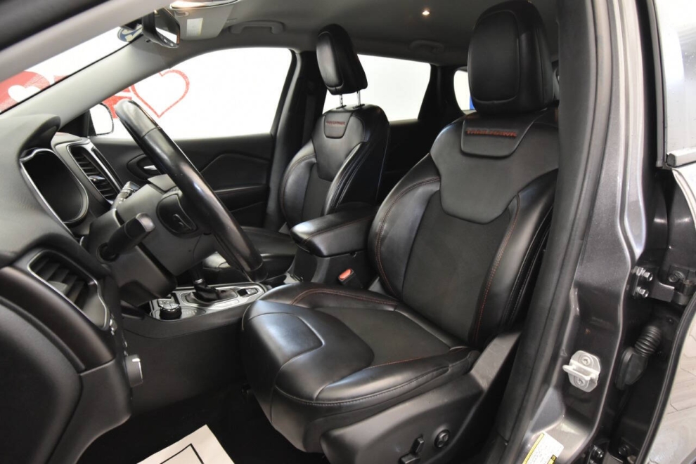 2020 Jeep Cherokee Trailhawk, Gray, Mileage: 61,100 - photo 9